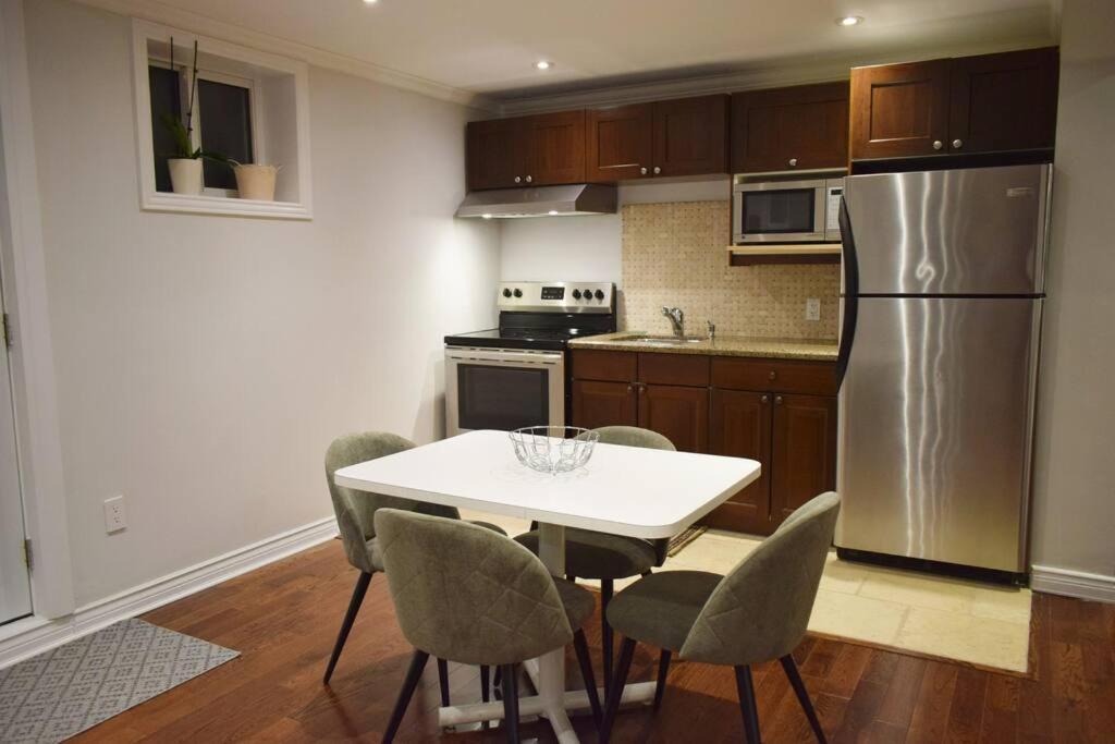 Home Away From Home - Basement Studio Apartment Toronto Exteriör bild