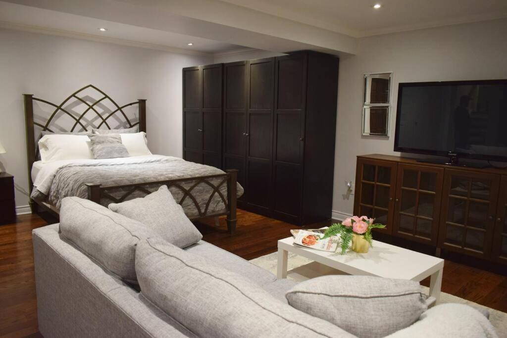 Home Away From Home - Basement Studio Apartment Toronto Exteriör bild