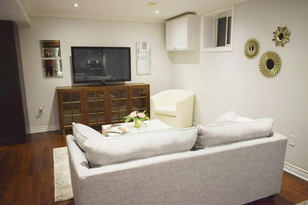 Home Away From Home - Basement Studio Apartment Toronto Exteriör bild