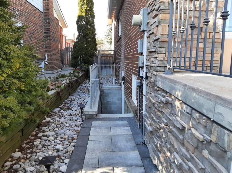 Home Away From Home - Basement Studio Apartment Toronto Exteriör bild